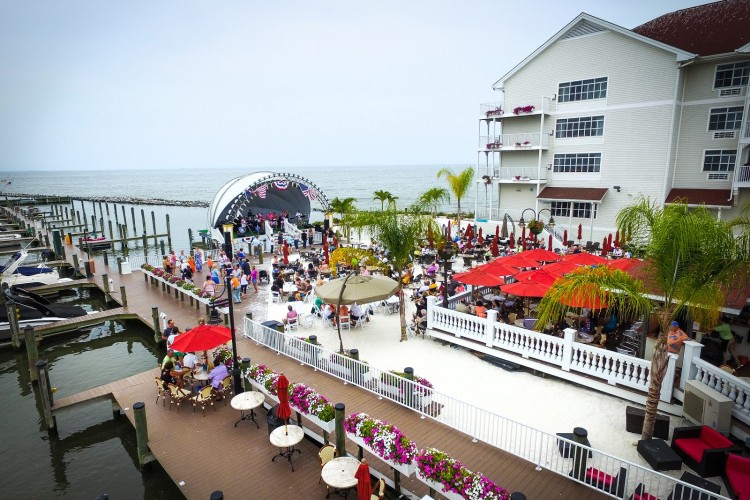 Hotel in Chesapeake Beach  Rod N Reel Resort 
