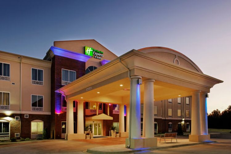 Hotel In Talladega Holiday Inn Express Suites Talladega