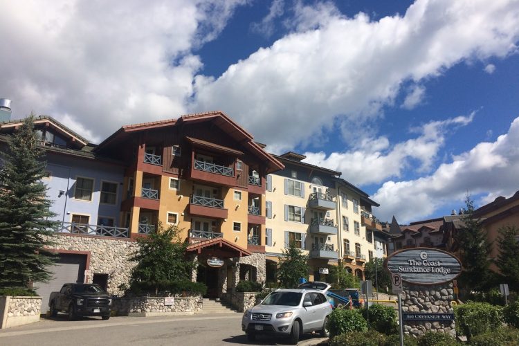 Hotel in Sun Peaks | Sundance Lodge - TiCATi.com